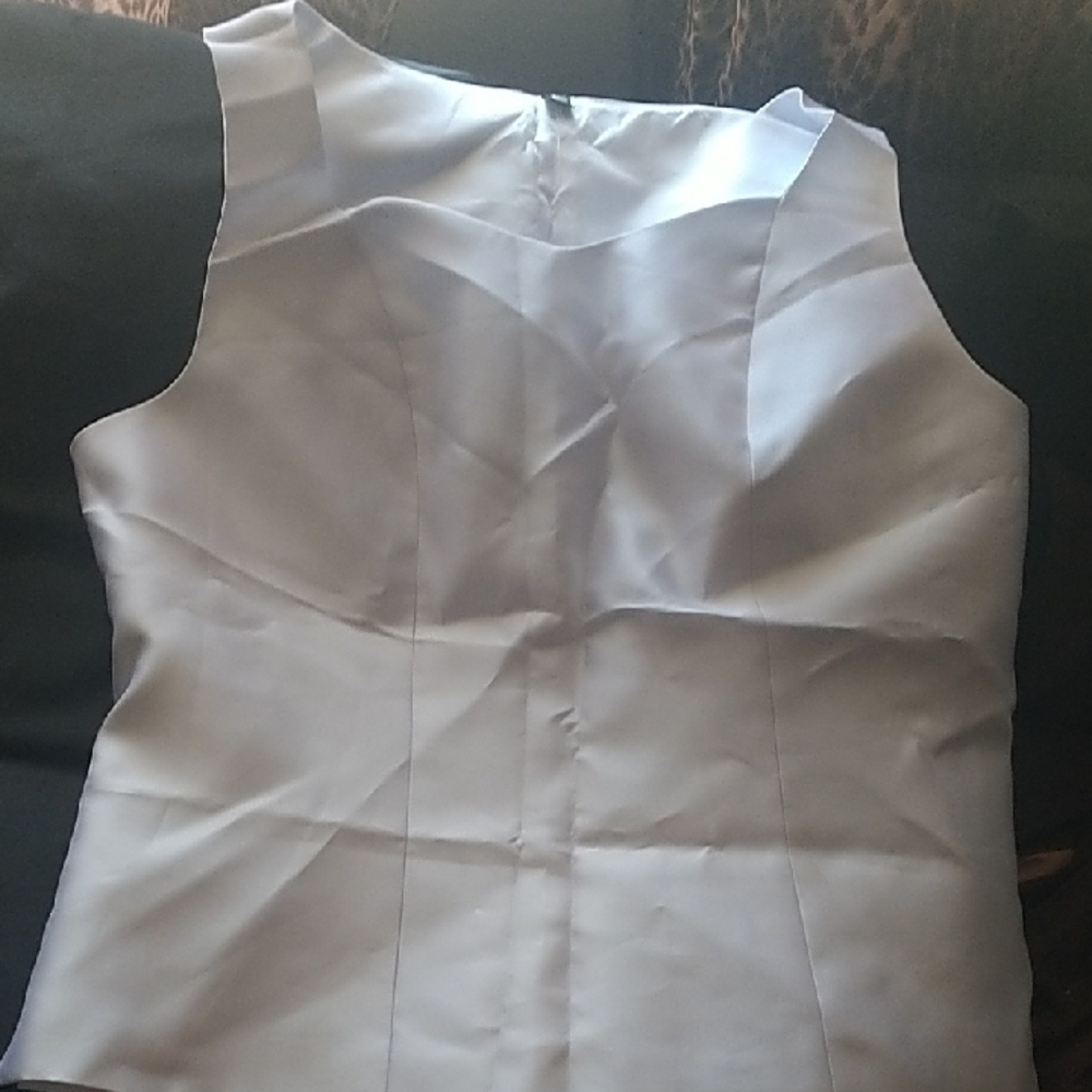 Chic White Sleeveless Blouse